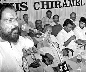 K J Yesudas inaugurating the Kidney Federation of India at a function in Thrissur on Friday.