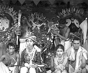 Queen Sulakhyana Gitanjali Devi, daughter of Kishor Singhdeo, king of erstwhile Dharakote dynasty, atop the chariot after performing ‘cherra pahanra’