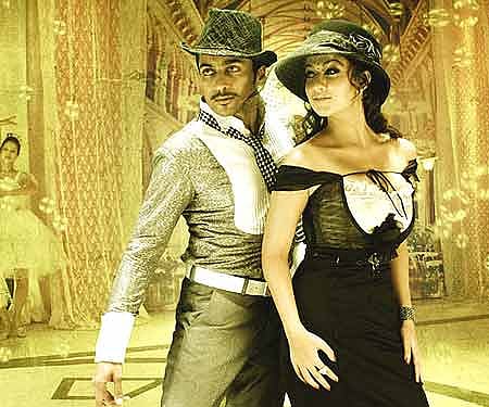 Almost all the songs of 'Aadhavan' were chart topper hits (Pic: Sampurn Pix)