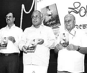 Scholar  B S Ravindra, B S Chandrashekhar, former minister PGR Sindhia, S V Jayasheela Rao and writer H Dundiraj releasing ‘Modaka' | EPS
