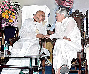 FOND MEMORIES: Governor K Rosaiah has a word with former West Bengal Governor Gopal Krishna Gandhi during the function, on Sunday.