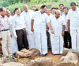 A SLICE OF HISTORY: School Education Minister Thangam Thennarasu inspecting the sculptures at Eraniyan Kudiyiruppu in Rajakkamangalam on Thursday