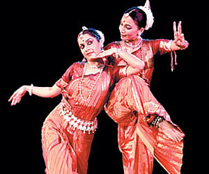 Dancing in unison  | ALBIN MATHEW