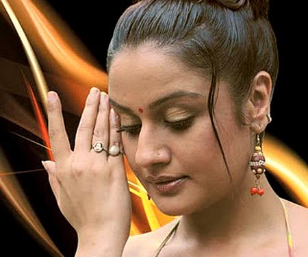 The poster of 'Oru Nadigayin Vaakkumoolam'.