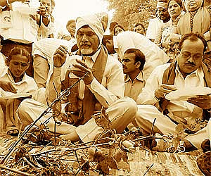 TDP president N Chandrababu Naidu having ice-cream during a halt at Sitarampur village during his tour of Karimnagar district on Tuesday.