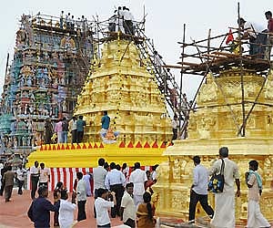 Thousands of devotees witnessing the kumbabishekam of the Sri Narasimha Swamy temple at Sholingur on Friday.