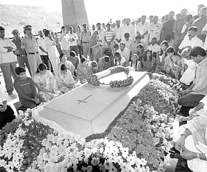 YSR Congress party president YS Jagan Mohan Reddy and his family members paying floral tributes to late Y S Rajasekhar Reddy’s samadhi | Express Photo