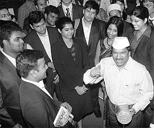 Dr Pawan Agrawal, CEO of Mumbai Dabbawala Education Center interacting with students of University of Hyderabad on Thursday. | Sai Ramesh