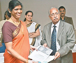 Dr V Shantha receives the Lifetime Achievement Award | EPS
