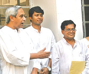 Chief Minister Naveen Patnaik with the newly-uncontested Rajya Sabha members | EPS