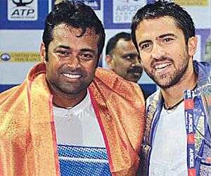 L Paes (left) & J Tipsarevic celebrate their win | D Sampathkumar