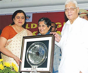 Anuradha Mohit being conferred the Ashok Hans Memorial Award by M C Bhandare on Friday | Express photo