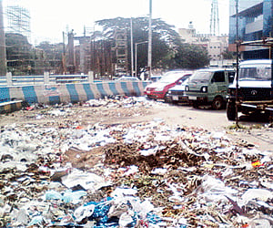 (Left) Garbage disposed on the road; (Right) Rain water drain construction in progress | EXPRESS PHOTO