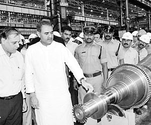 Union Minister for Heavy Industries Praful Patel (second from left) examining the turbine plant at BHEL in Hyderabad on Friday.