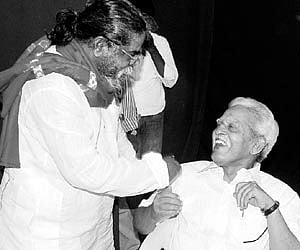 Janasakhti leader Kura Rajanna and revolutionary writer Varavara Rao at the 40th death anniversary meeting of PDSU leader George Reddy in Hyderabad on
