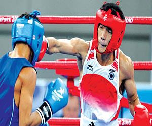 File photo of Shiva Thapa (red) fighting against Robeisy Eloy Ramirez (blue) - Agencies