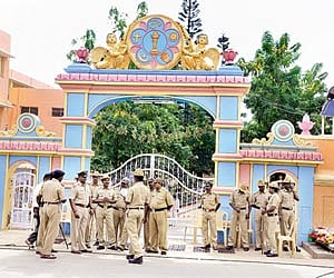 Members of All India Bank Officers Confederation taking out a rally to mark the 9th triennial general council meeting in Bhubaneswar on Saturday.