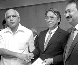 Vikram Kirloskar,Deputy Chairman Toyota Kirloskar, along with his team, met Chief Minister B S Yeddyurappa in Bangalore on Tuesday/Nagaraja Gadekal
