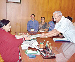 Chief Minister M Karunanidhi inaugurating the Information Technology park at Ilandhaikulam in Madurai and Gangaikondan ELCOT IT Park.