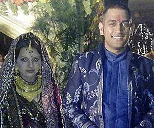 Dhoni and wife meet Rahul Gandhi