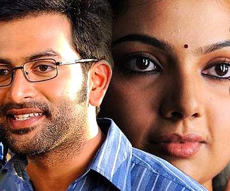 The poster of 'Manikkyakallu'.