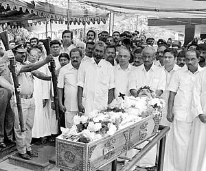 State honours being paid to actor Jose Prakash at the funeral held at St Mary’s Basilica cemetery in Kochi on Monday.