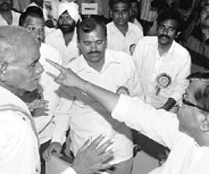 Farmers arguing with cooperation minister Kasu Krishna Reddy at the farmers’ conference in Hyderabad on Saturday