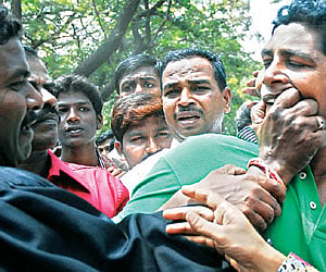 PUNCHES THROWN: ‘Lawyers’ manhandle an associate of Tamil Nadu Amateur Boxing Association Secretary A K Karunakaran.