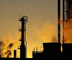 Iran re-ignites oil trade with India