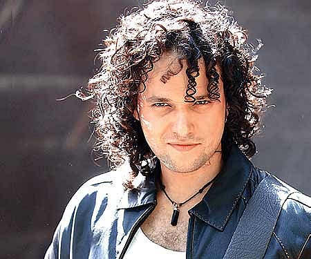 Singer-songwriter Oliver Sean.