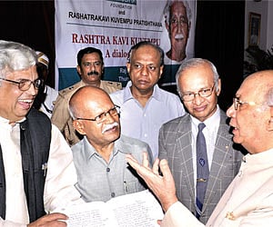H R Bharadwaj, governor of Karnataka (right) in conversation with Professor Radhakrishna (left), Professor Hampa Nagarajaiah, Professor Manu Chakarvar