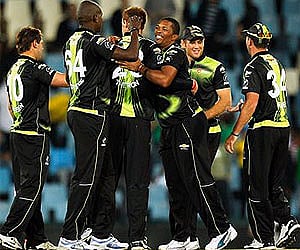 The Warriors' bowlers and fielders made the contest easy for the home team. (Photo: AP)