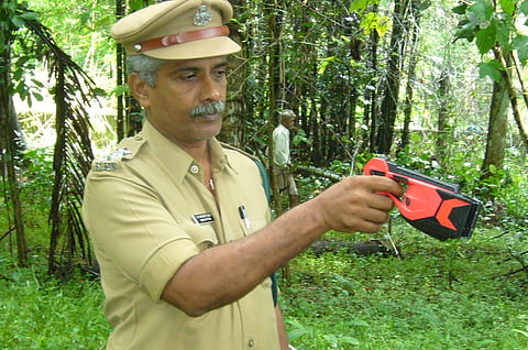 A painless shot to bridle violentwild animals!