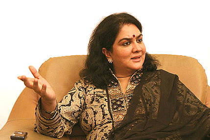 'Drunkard' comment: Urvasi shoots off legal notice to ex-husband