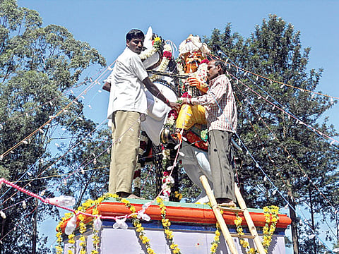 Scared of ‘unseating’ king, politicos keep away from Valvil Ori fest
