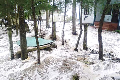 Sea erosion and wave of panic along coastal areas