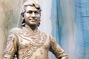 Annavru Rajkumar comes alive on Hampi chariot