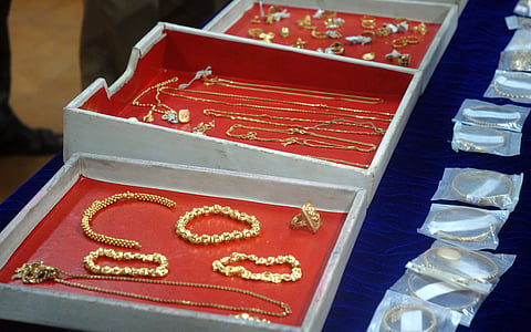 India hikes import duty on gold, platinum by 50 percent