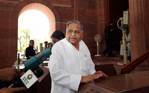 Mulayam asks politicians to stay away from sports