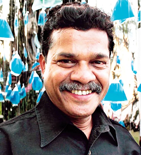 'Stars attract, script binds'