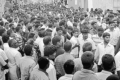 Thousands join Mani’s last rites at Nallavadu hamlet