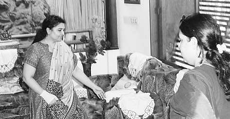 Yamini Thankachi Quizzed