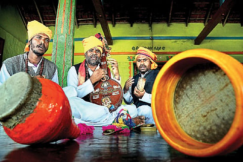 Singing the revival tune of folk music
