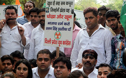 Naxal attack: Congress seeks Raman Singh's resignation