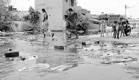 Overflowing drains force Kasba residents to walk through sewage