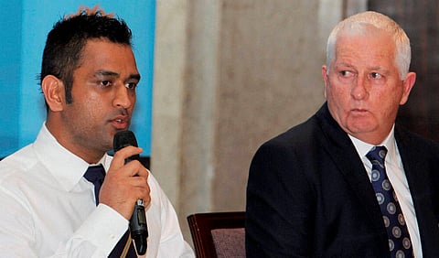 Dhoni evades questions on spot fixing scam