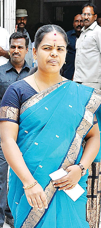 Desertions rock Capain's boat as sixth MLA calls on Jaya