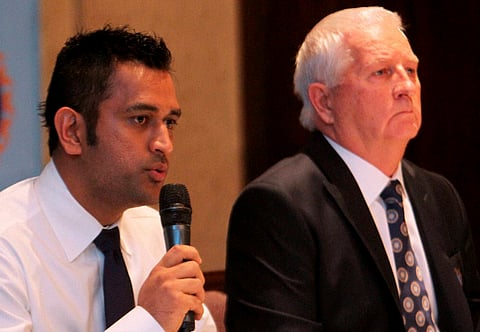 Stoic silence or tongue-tied? Dhoni shows a defensive bat