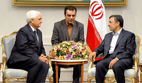 Iran offers new oil contracts to lure India 