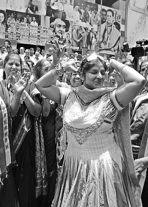 Parties dream of Karnataka-like cakewalk